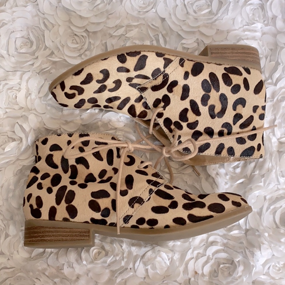 . Steve Madden calf‎ hair leopard ankle booties size 6